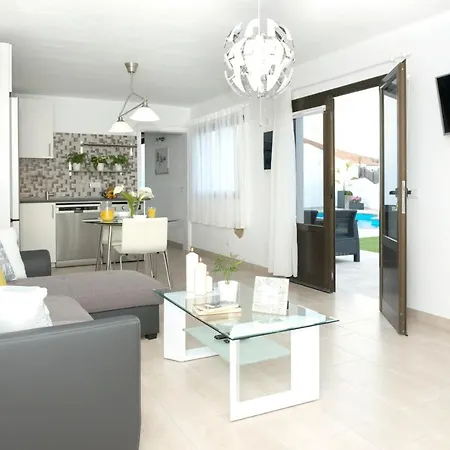 Elegant With Private Pool In Mancha Blanca 别墅