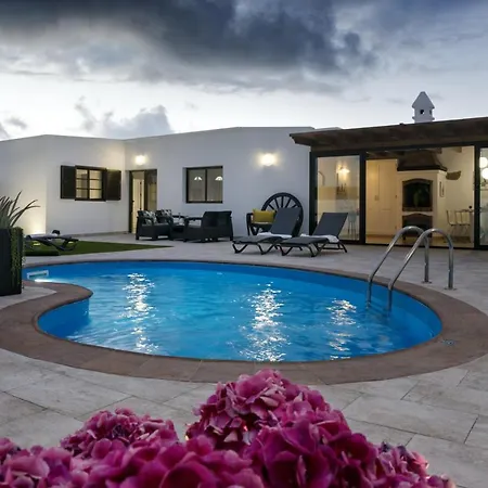 Villa Elegant With Private Pool In Mancha Blanca
