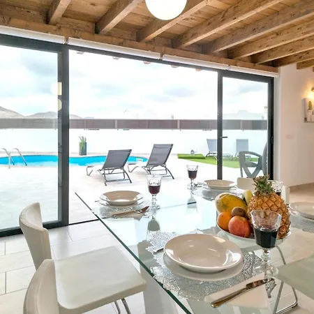 Villa Elegant With Private Pool In Mancha Blanca